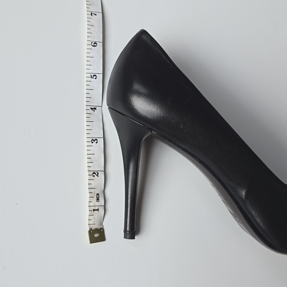 Stuart Weitzman black pumps - Picture 15 of 15